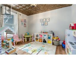 2 LOVEYS STREET E - 31