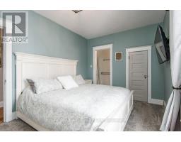 2 LOVEYS STREET E - 36