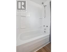 896 ELGIN STREET N - 27