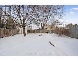 896 ELGIN STREET N - 32