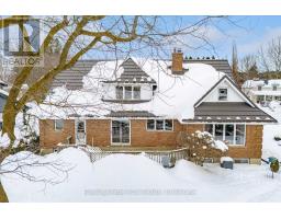 5 JACKSON CRESCENT - 30