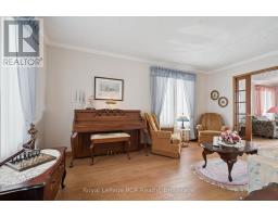 5 JACKSON CRESCENT - 7