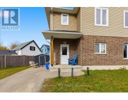 38 COBOURG LANE - 3