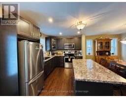 660 GLORIA STREET - 4