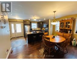 660 GLORIA STREET - 6