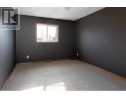 385 ST. VINCENT STREET S - 27