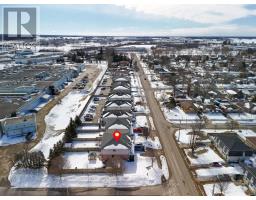 385 ST. VINCENT STREET S - 38