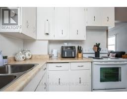 54 GLASTONBURY DRIVE - 26