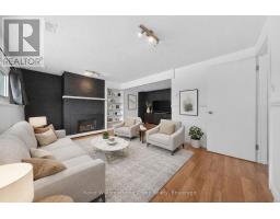 4 TORRANCE CRESCENT - 28