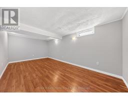 4 TORRANCE CRESCENT - 32