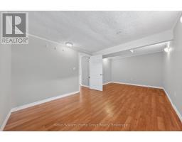 4 TORRANCE CRESCENT - 33