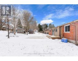 4 TORRANCE CRESCENT - 40