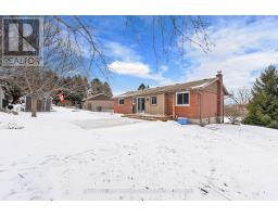 4 TORRANCE CRESCENT - 41