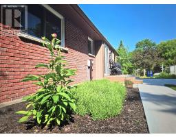 4 TORRANCE CRESCENT - 44