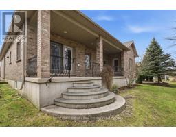 28 NORTH POINTE DRIVE - 40