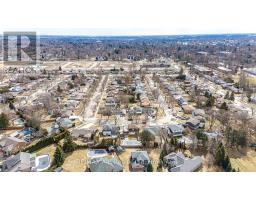 90 WINDEMERE CRESCENT - 12