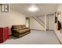 90 WINDEMERE CRESCENT - 36