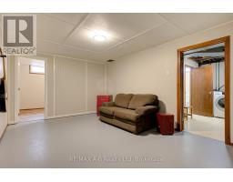 90 WINDEMERE CRESCENT - 37