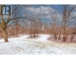 303 - 4 AVALON PLACE - 33