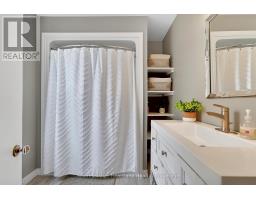 160 RICHMOND STREET - 17