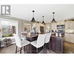 890 PERKIN CRESCENT - 11