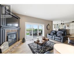 890 PERKIN CRESCENT - 15