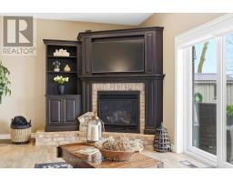 890 PERKIN CRESCENT - 17
