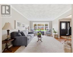 890 PERKIN CRESCENT - 22