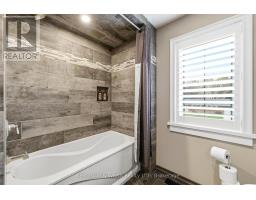 890 PERKIN CRESCENT - 29