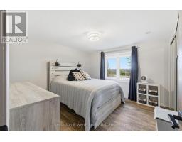 890 PERKIN CRESCENT - 32