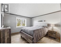 890 PERKIN CRESCENT - 33
