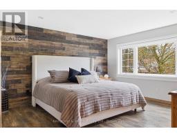 890 PERKIN CRESCENT - 36