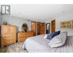 890 PERKIN CRESCENT - 38