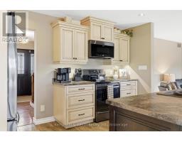 890 PERKIN CRESCENT - 6