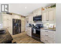890 PERKIN CRESCENT - 8