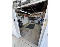142 SANDBAGGER CRESCENT - 33
