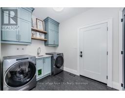 29 WINCHESTER CRESCENT - 22