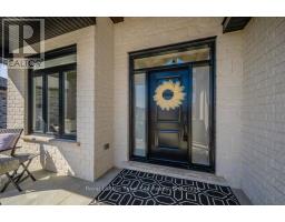29 WINCHESTER CRESCENT - 4