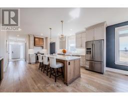 29 WINCHESTER CRESCENT - 8