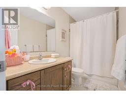 1458 CAEN AVENUE - 18