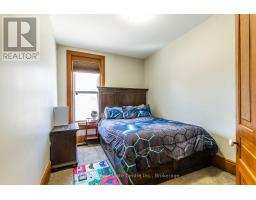 30 ERIE STREET N - 17
