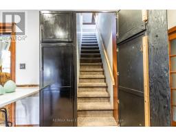 30 ERIE STREET N - 32
