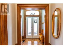 30 ERIE STREET N - 8