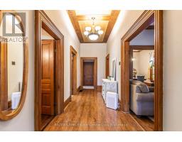 30 ERIE STREET N - 9