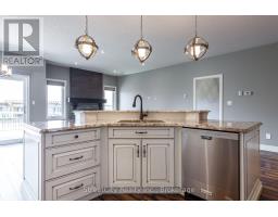 670 FORMAN AVENUE - 13
