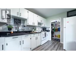 23 - 23 ST CHARLES SQUARE - 16