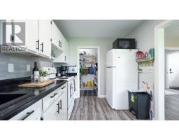 23 - 23 ST CHARLES SQUARE - 17