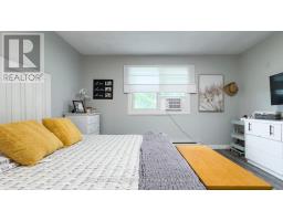 23 - 23 ST CHARLES SQUARE - 32