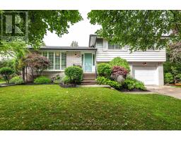 48 WINDEMERE CRESCENT - 2