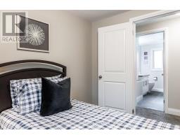 48 WINDEMERE CRESCENT - 27